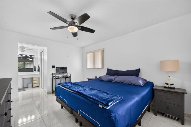 9474 S BELFORT Circle 206, Tamarac, FL 33321