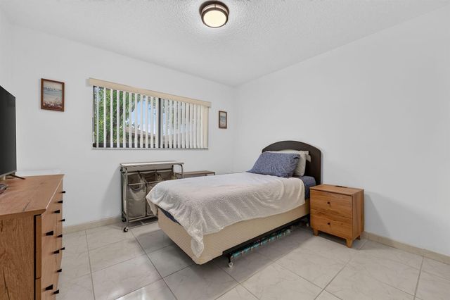 9474 S BELFORT Circle 206, Tamarac, FL 33321