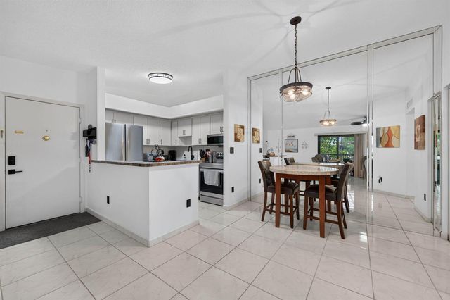 9474 S BELFORT Circle 206, Tamarac, FL 33321