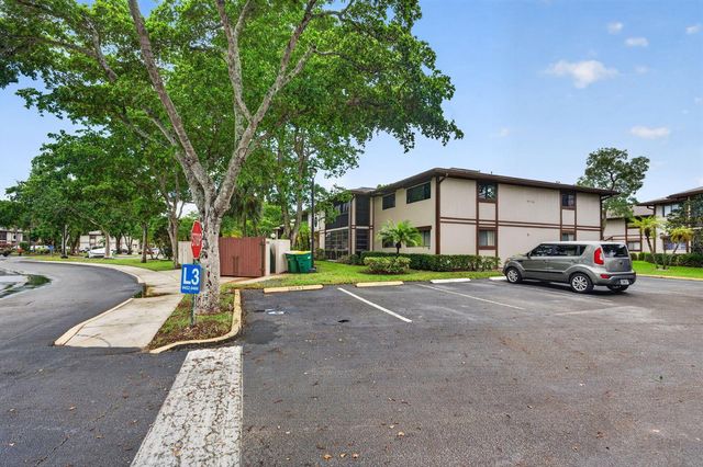9474 S BELFORT Circle 206, Tamarac, FL 33321