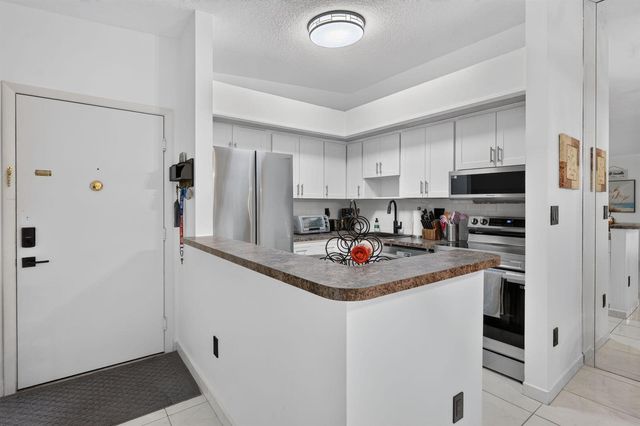 9474 S BELFORT Circle 206, Tamarac, FL 33321