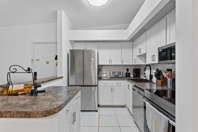 9474 S BELFORT Circle 206, Tamarac, FL 33321
