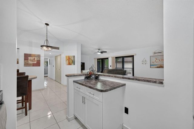 9474 S BELFORT Circle 206, Tamarac, FL 33321