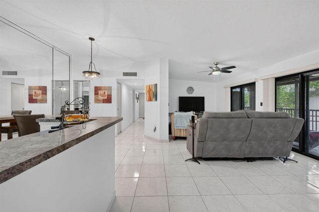 9474 S BELFORT Circle 206, Tamarac, FL 33321