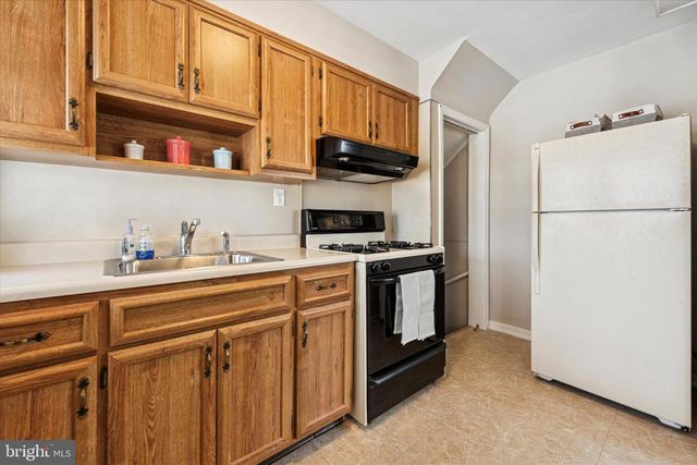 8711 OLD LINE RD, Philadelphia, PA 19128