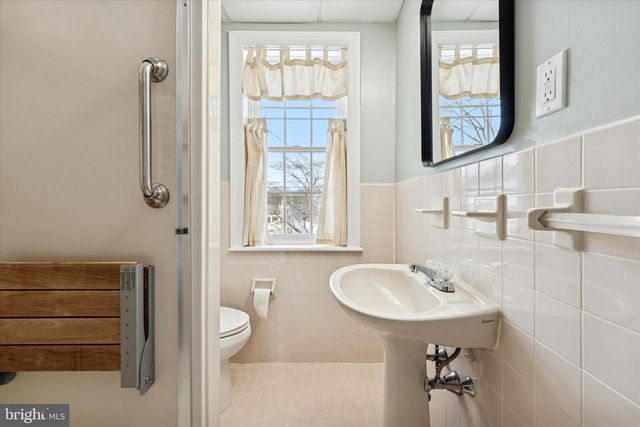 8711 OLD LINE RD, Philadelphia, PA 19128