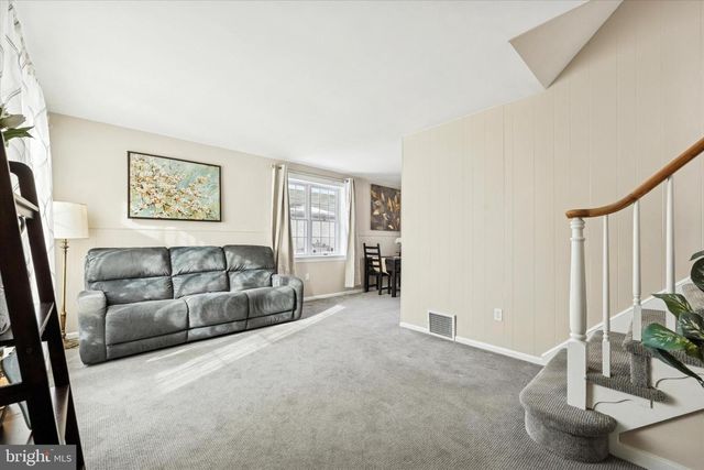 8711 OLD LINE RD, Philadelphia, PA 19128