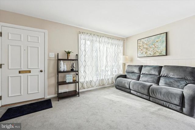 8711 OLD LINE RD, Philadelphia, PA 19128