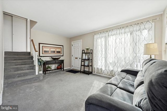 8711 OLD LINE RD, Philadelphia, PA 19128