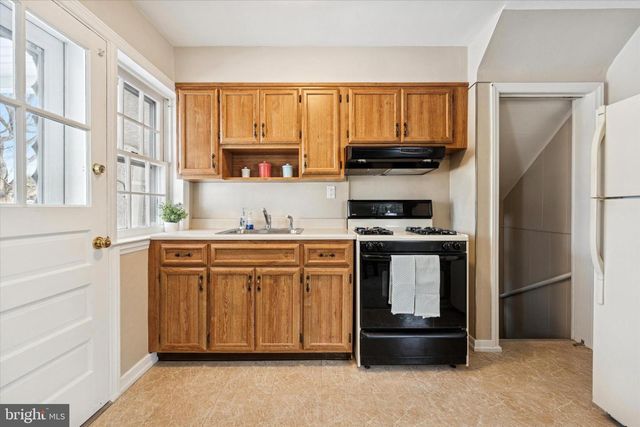 8711 OLD LINE RD, Philadelphia, PA 19128