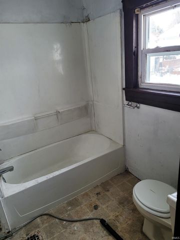 552 Delphi Avenue, Frankfort, IN 46041