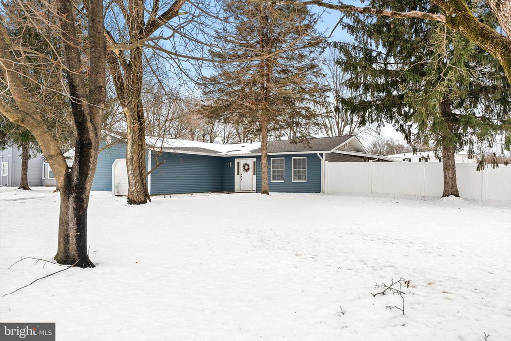 2 BEDFORD CT, Mount Holly, NJ 08060