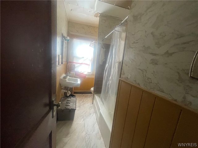 1737 Whitney Avenue, Niagara Falls, NY 14301