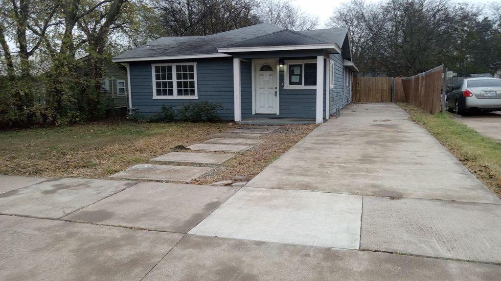 1105 Poindexter Avenue, Cleburne, TX 76033