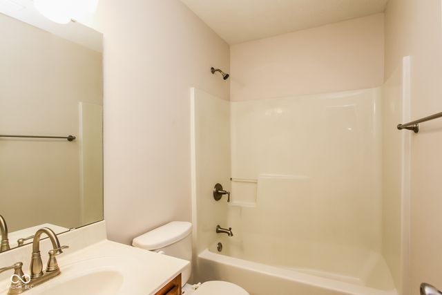 84 Longfellow Lane, Greenfield, IN 46140