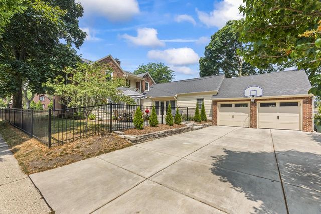 4400 N Wildwood AVENUE, Shorewood, WI 53211
