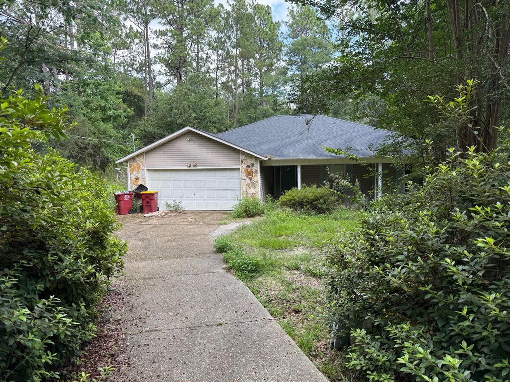 375 Ridge Lake Road, Crestview, FL 32536
