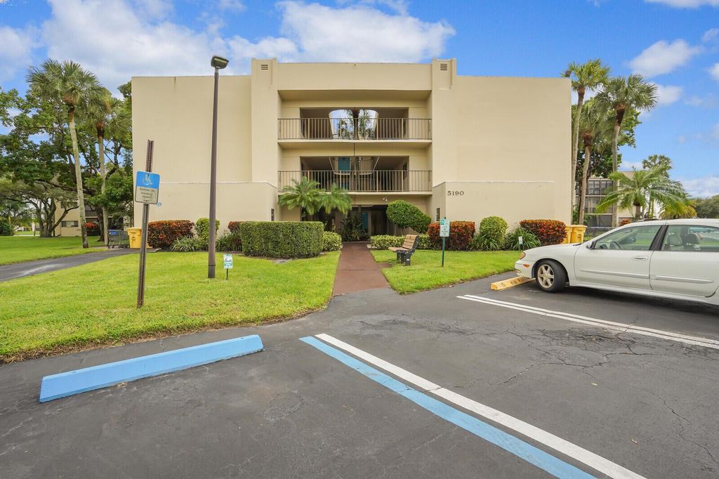 5190 Las Verdes Circle 214, Delray Beach, FL 33484
