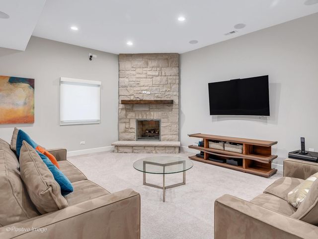 225 E Wilson Street, Elmhurst, IL 60126