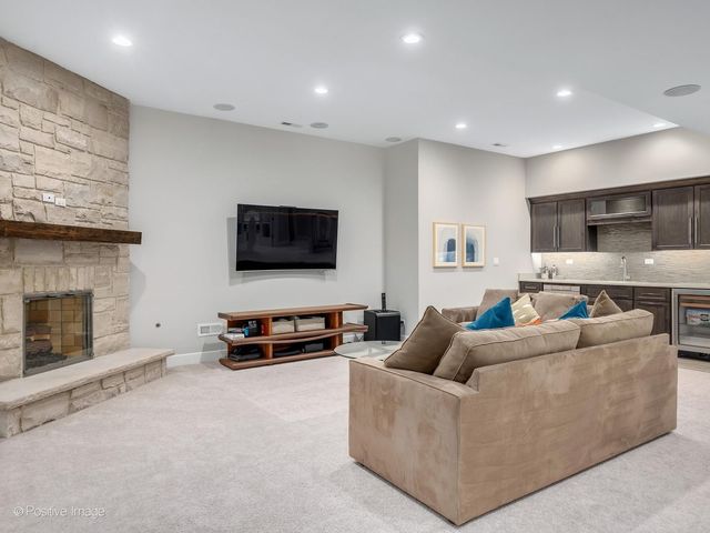 225 E Wilson Street, Elmhurst, IL 60126