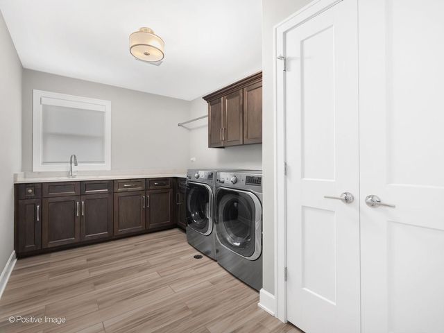 225 E Wilson Street, Elmhurst, IL 60126