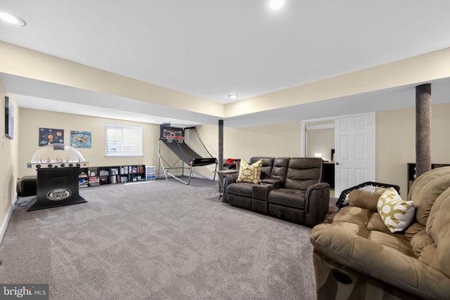 3 STRATHMORE CT, Wallingford, PA 19086
