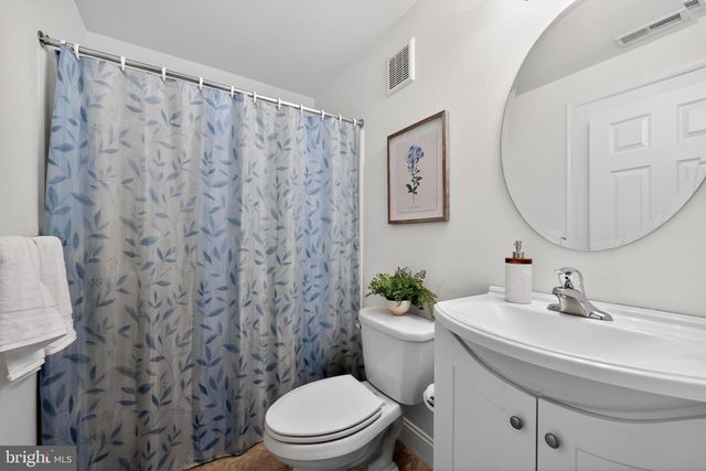 3 STRATHMORE CT, Wallingford, PA 19086