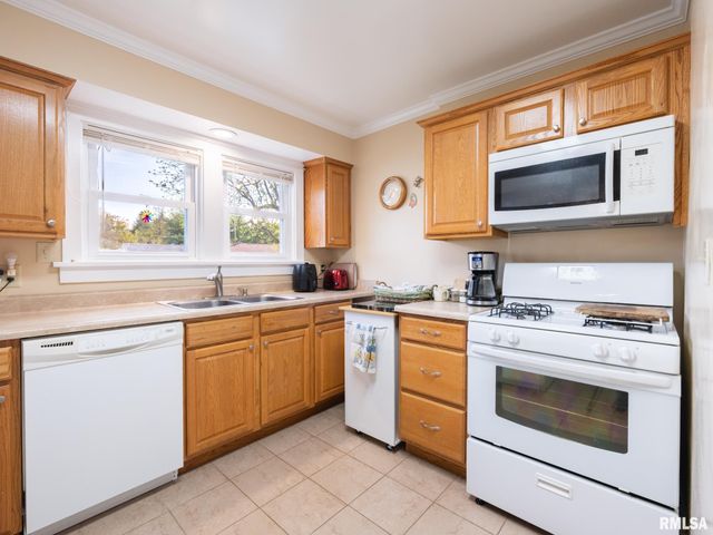 114 LAKEWOOD Avenue, East Peoria, IL 61611