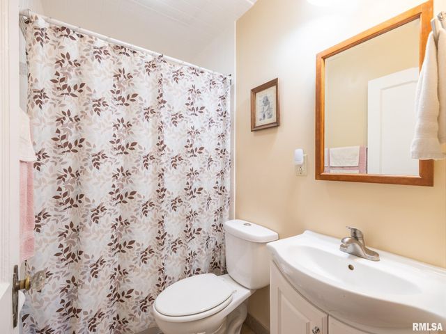 114 LAKEWOOD Avenue, East Peoria, IL 61611