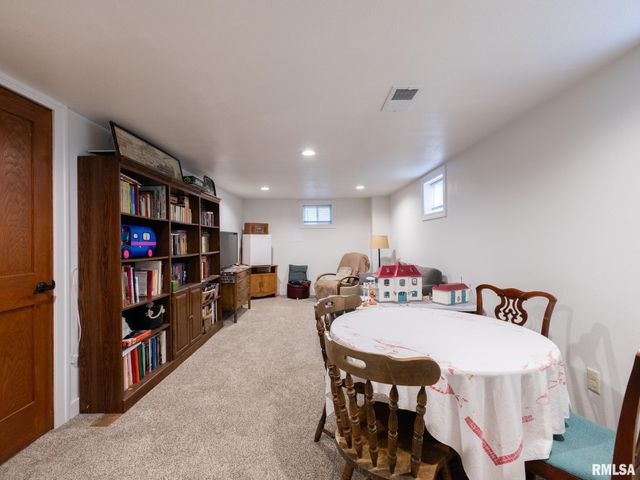 114 LAKEWOOD Avenue, East Peoria, IL 61611