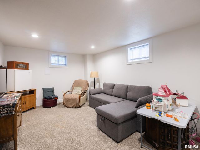 114 LAKEWOOD Avenue, East Peoria, IL 61611