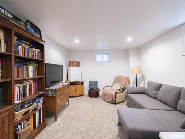 114 LAKEWOOD Avenue, East Peoria, IL 61611
