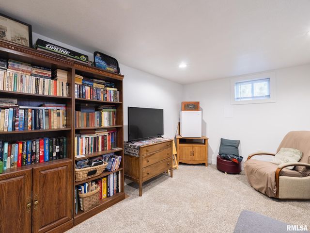 114 LAKEWOOD Avenue, East Peoria, IL 61611