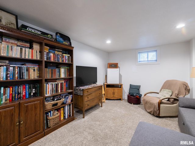 114 LAKEWOOD Avenue, East Peoria, IL 61611
