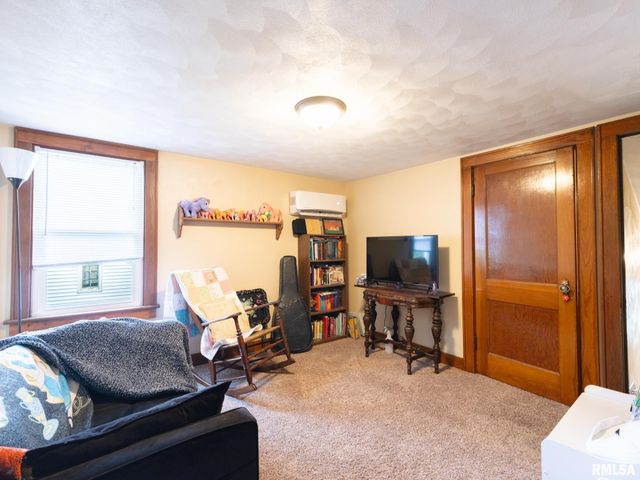 114 LAKEWOOD Avenue, East Peoria, IL 61611