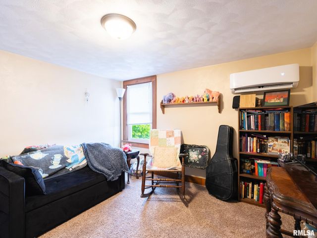 114 LAKEWOOD Avenue, East Peoria, IL 61611