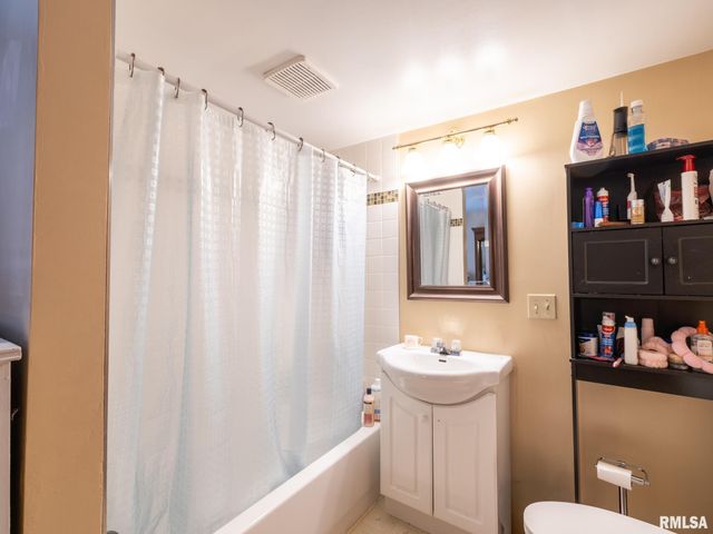 114 LAKEWOOD Avenue, East Peoria, IL 61611