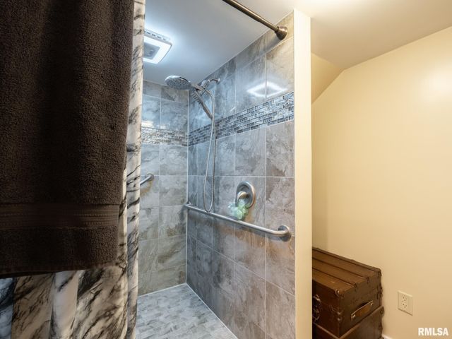 114 LAKEWOOD Avenue, East Peoria, IL 61611