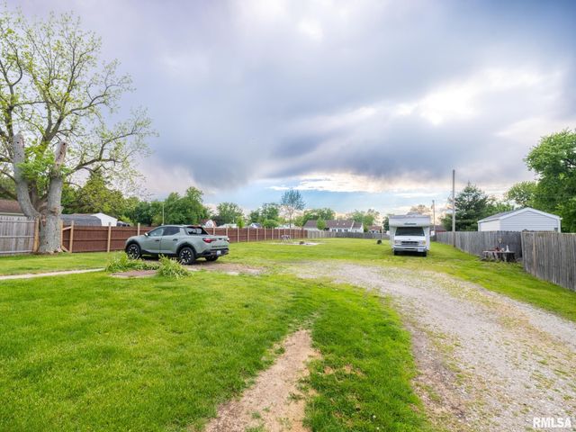 114 LAKEWOOD Avenue, East Peoria, IL 61611