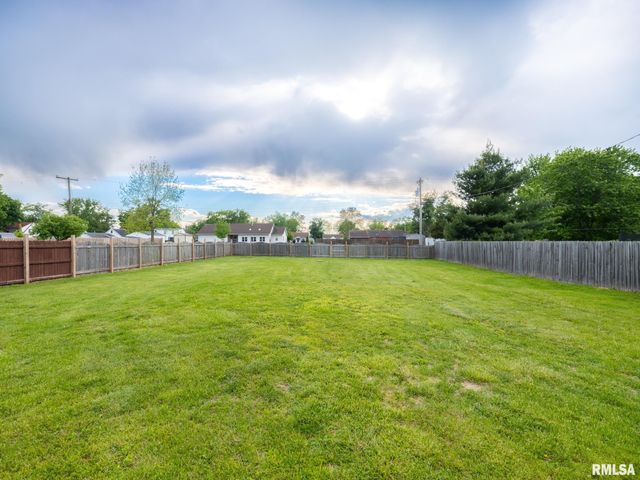 114 LAKEWOOD Avenue, East Peoria, IL 61611