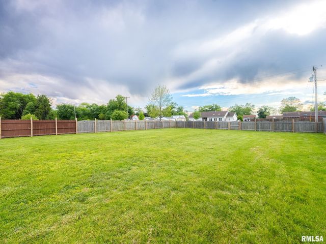 114 LAKEWOOD Avenue, East Peoria, IL 61611