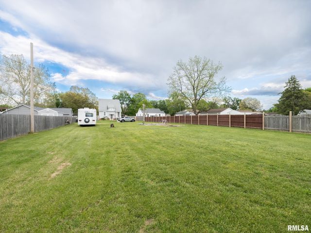 114 LAKEWOOD Avenue, East Peoria, IL 61611
