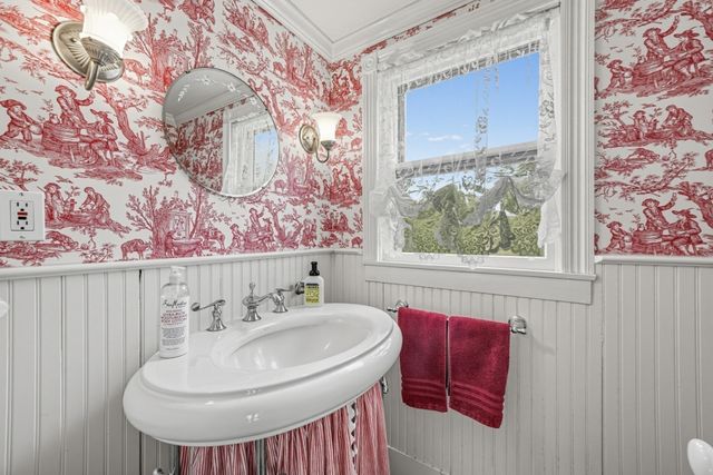 21 Nelson Ave, Georgetown, MA 01833