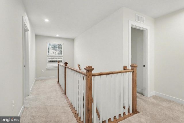 484 BRIDGEPOINT DR, Fredericksburg, VA 22405