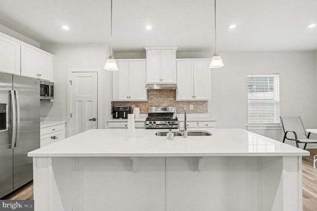 484 BRIDGEPOINT DR, Fredericksburg, VA 22405