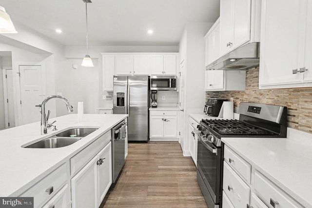 484 BRIDGEPOINT DR, Fredericksburg, VA 22405