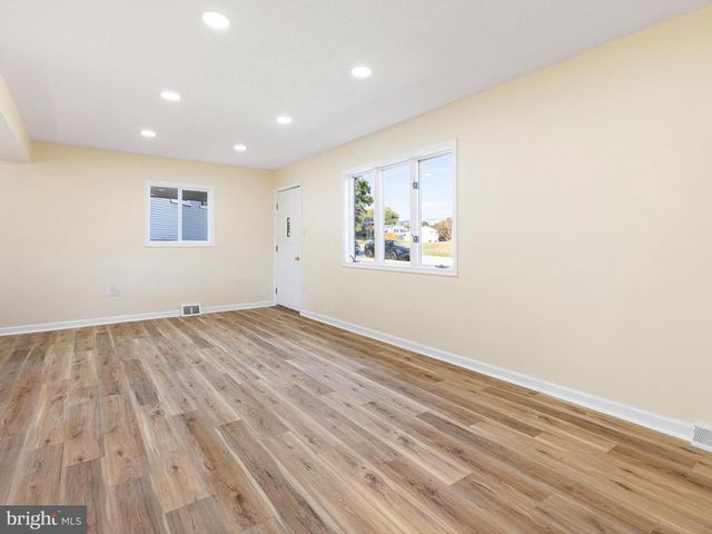 102 LONGVIEW DR, Newark, DE 19711