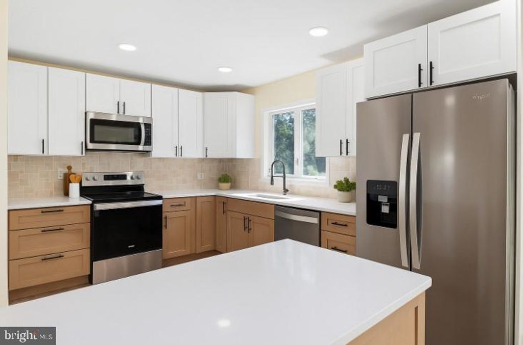 102 LONGVIEW DR, Newark, DE 19711