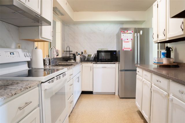 2374 EDINBORO Road, Erie, PA 16509