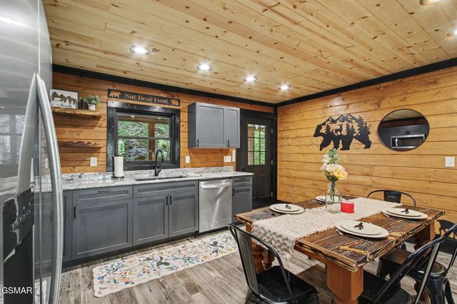 3547 Sugar Maple Loop Road, Sevierville, TN 37862